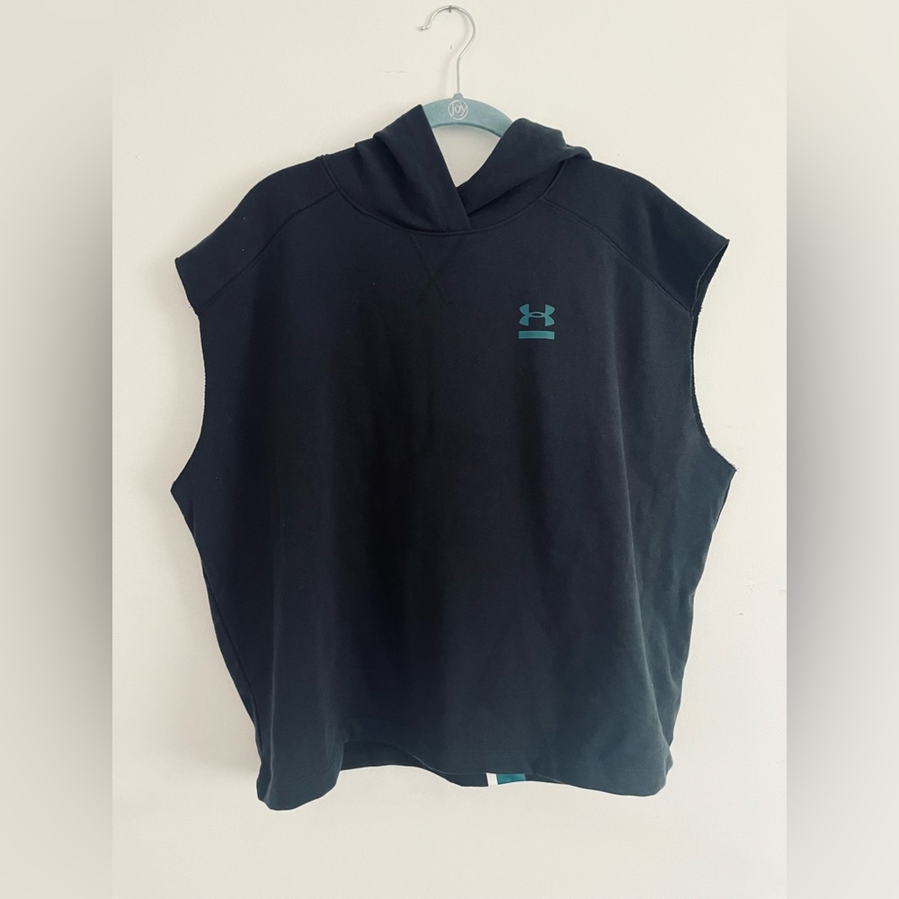 Women’s Under Armour Sleeveless Fleece Hooded Sweatshirt / Workout top NEW